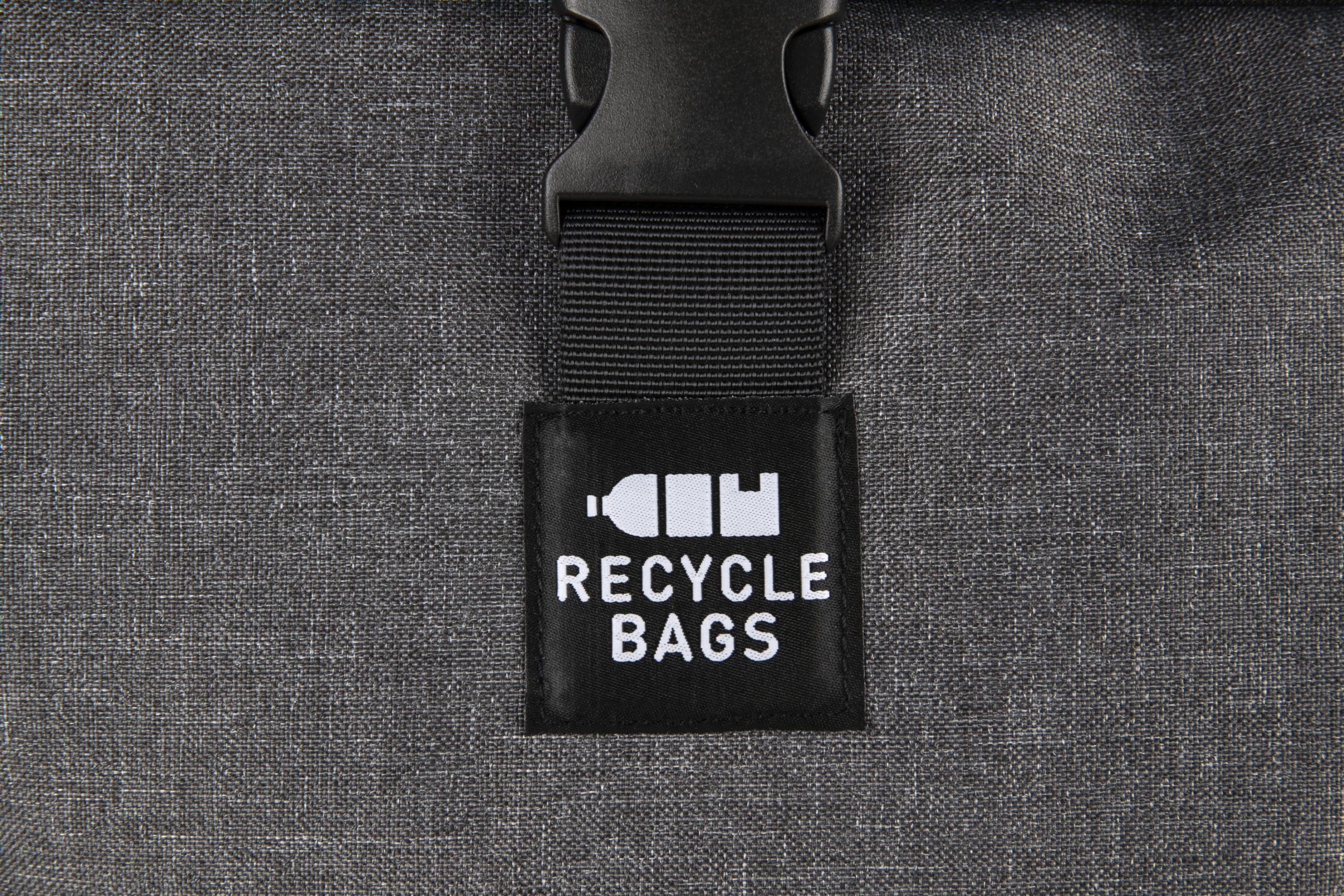 rPET Backpack Roll-top grijs sluitdetail - Yipp & Co